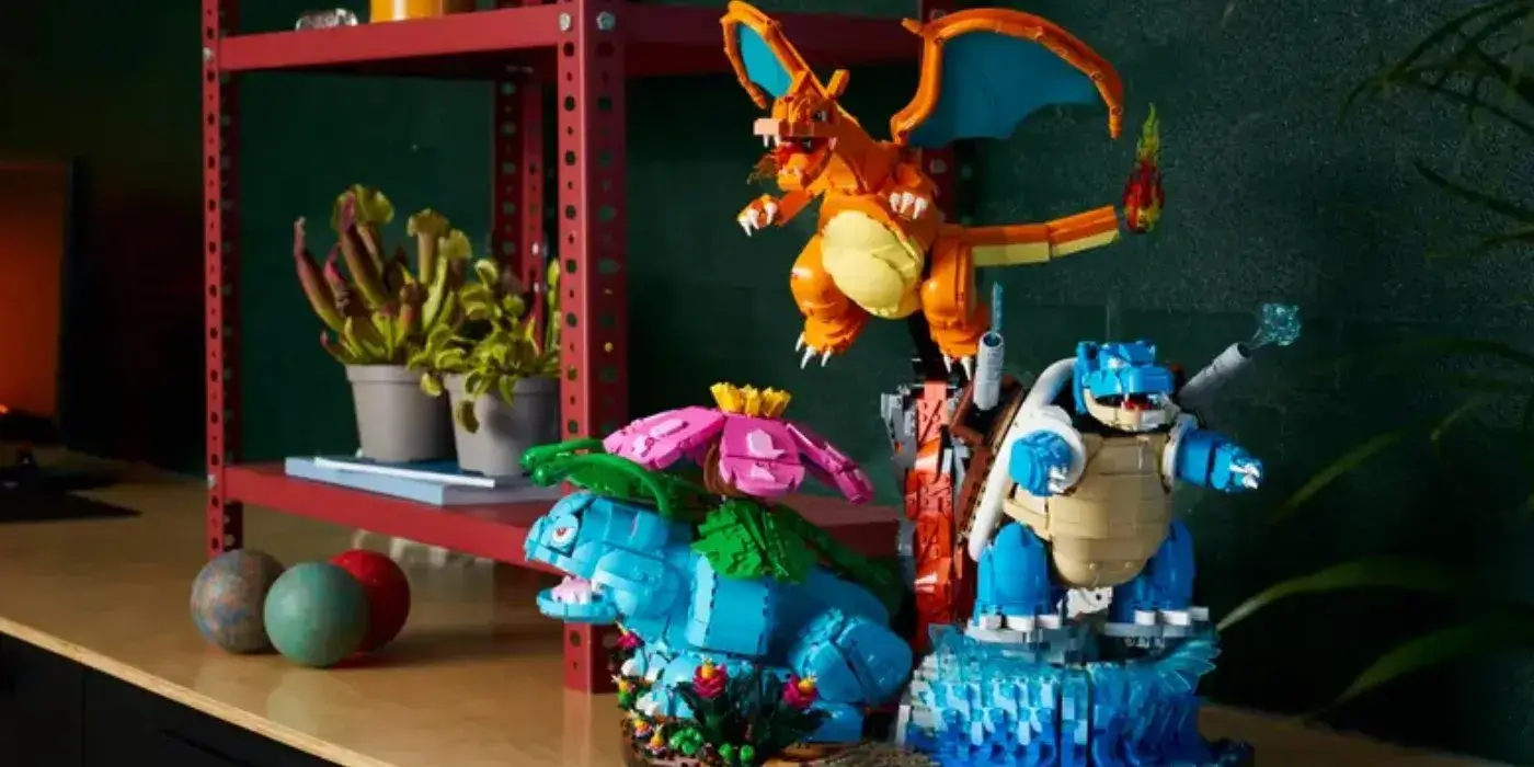 LEGO Pokémon Charizard Venusaur y Blastoise sets coleccionables iniciales de Kanto en estantería