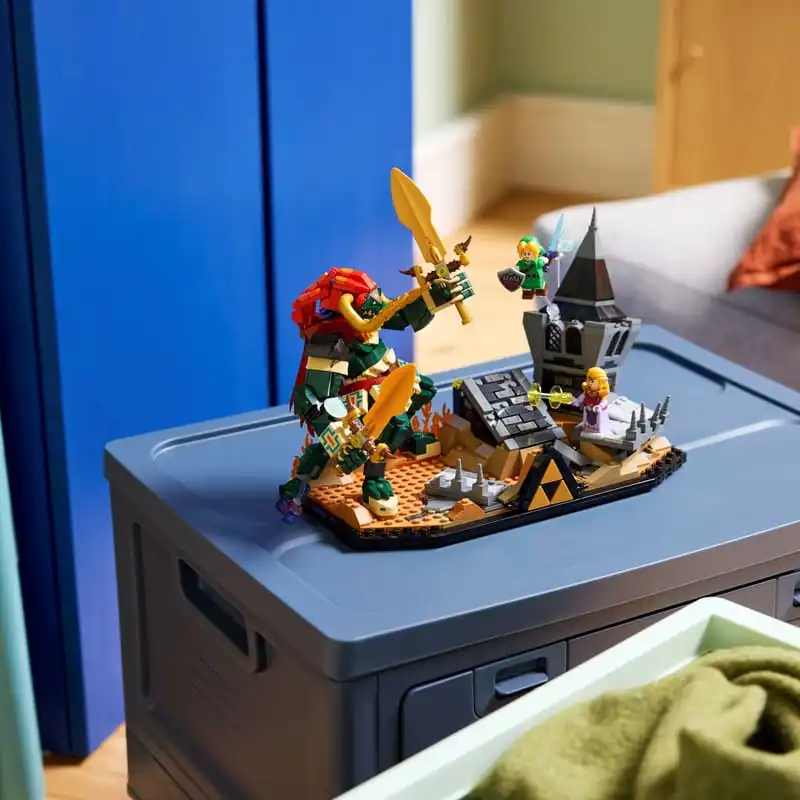 LEGO Zelda 77093 Ganondorf set montado sobre caja de almacenamiento en habitación lifestyle