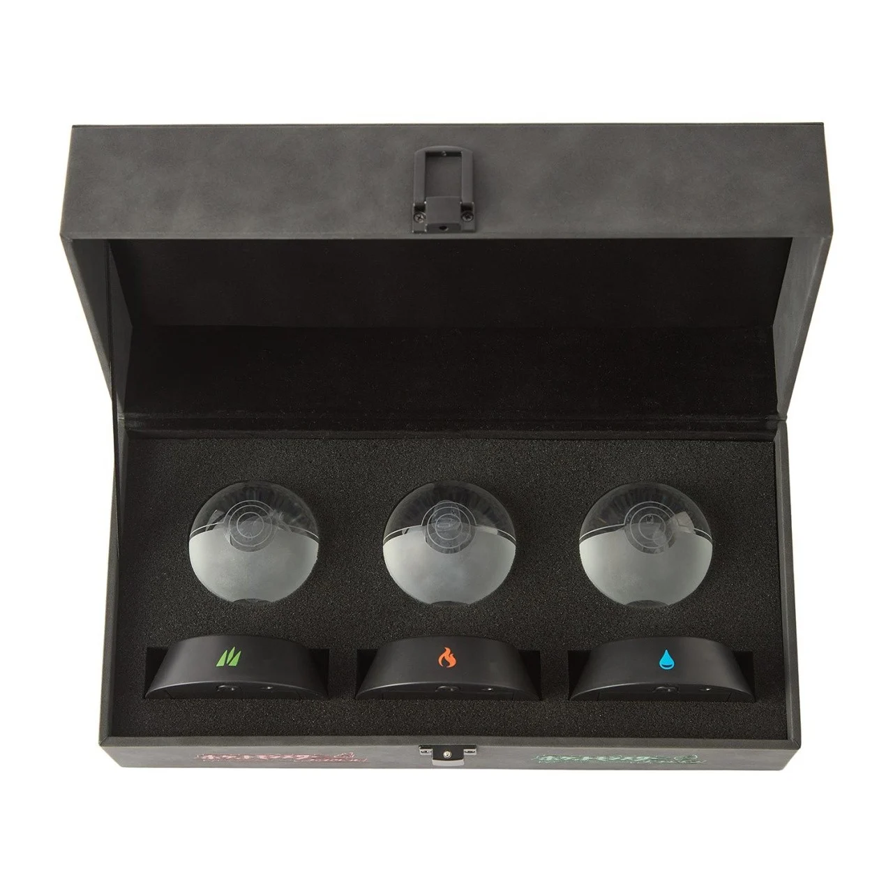 Pokémon FireRed LeafGreen Nintendo Switch caja coleccionable con tres esferas de cristal y bases con iconos de tipo planta fuego y agua